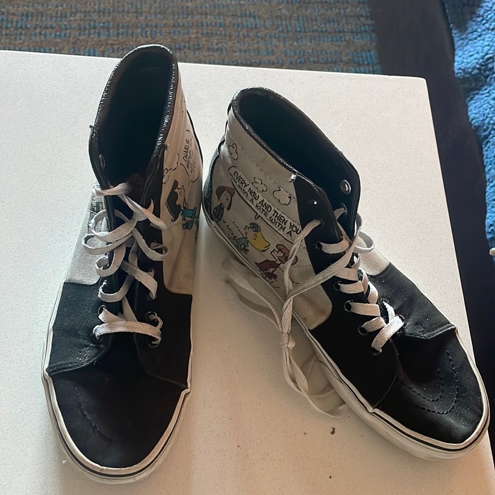 Snoopy Peanuts Vans hi-top sneakers women’s 9.5/men’s 8